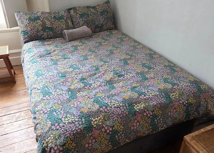 Centre Flat - Sleep Upto 4 *