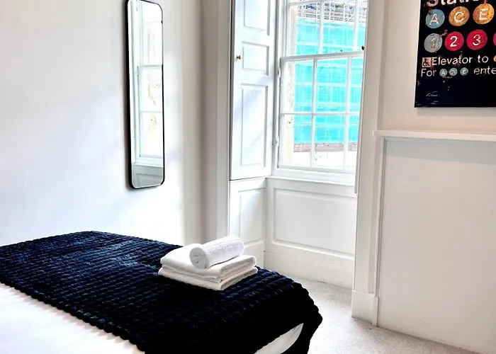 Heart Of The - 3 Bedroom Oasis Apartment *