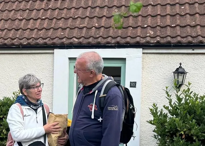 Cosy Cottage For Share , Private Double Room, Wifi, Parking, Garden