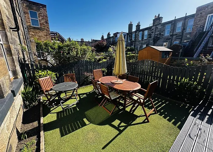 Roomy 1 Level Free Parking إدنبرة