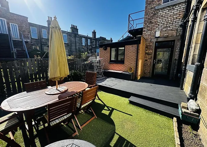 Roomy 1 Level Free Parking Holiday home Edinburgh