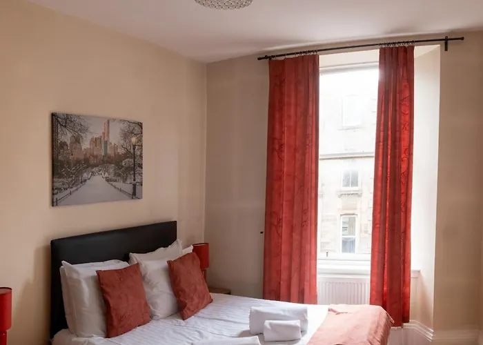 3 Bedroom With Castle Views Apartment *