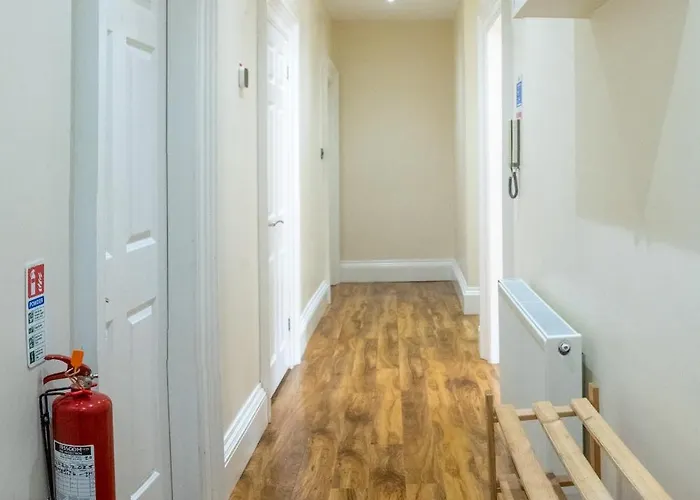 דירה 3 Bedroom With Castle Views