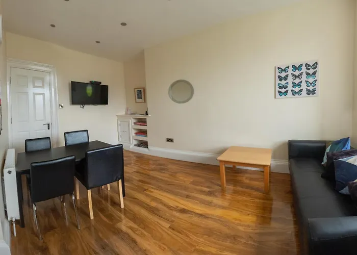 3 Bedroom With Castle Views דירה *