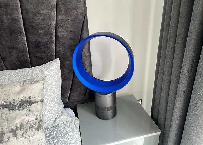 Private 1 Bedroom - - Sleeps 2 דירה *