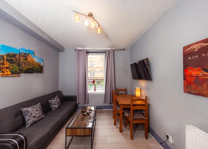 Central Edinburgh Apartment By The Castle Διαμέρισμα *