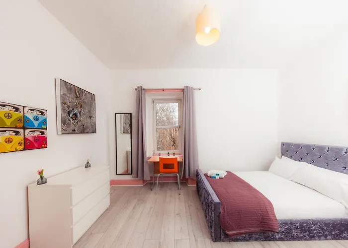 Central Edinburgh Apartment By The Castle *