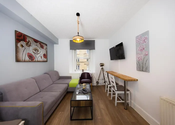 Central Edinburgh Apartment By The Castle אדינבורו