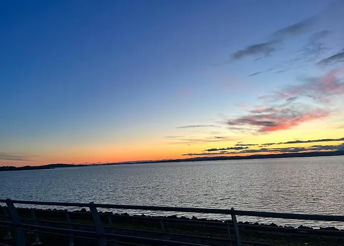 Ocean View Flat With Cozy Vibes * Edinburgh