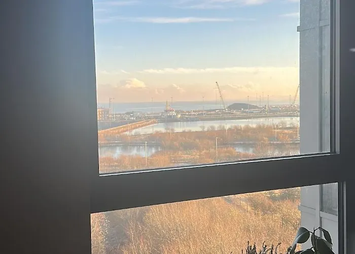 Ocean View Flat With Cozy Vibes *