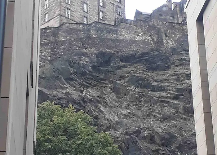 Lovely 1-bedroom Unit Near Castle
