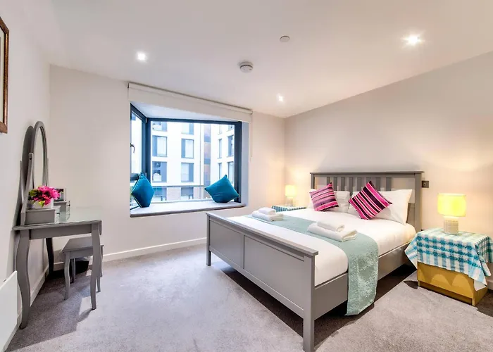 Lovely 1-bedroom Unit Near Castle 아파트 *