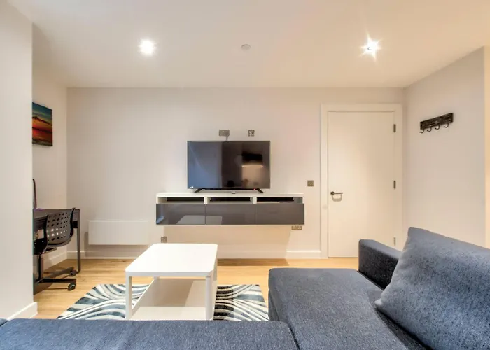 Lovely 1-bedroom Unit Near Castle Апартаменты
