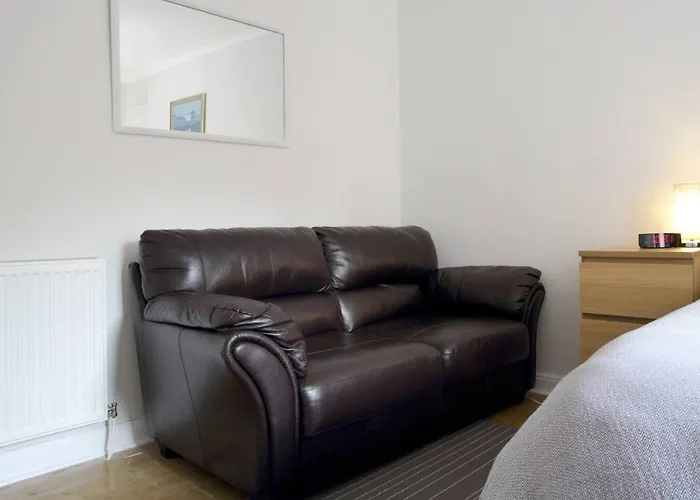 Family-friendly Flat Walkable From Princess Street דירה *