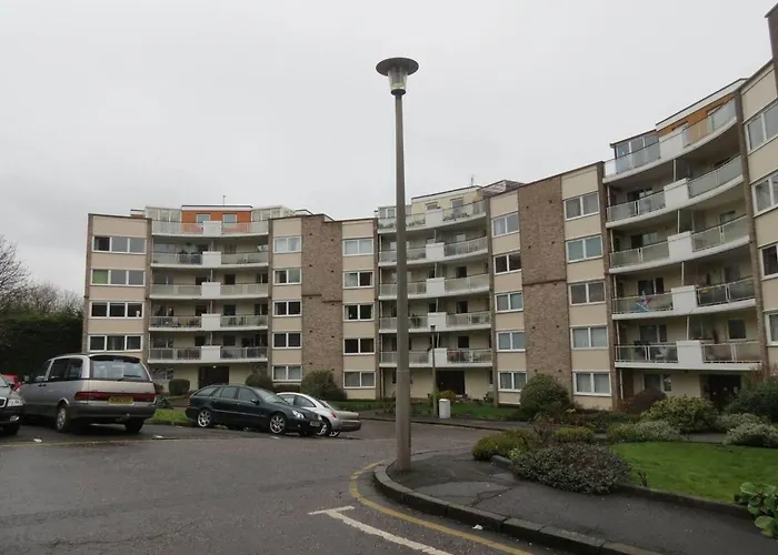 Апартаменты Family-friendly Flat Walkable From Princess Street *