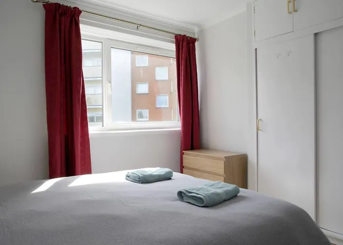 Family-friendly Flat Walkable From Princess Street