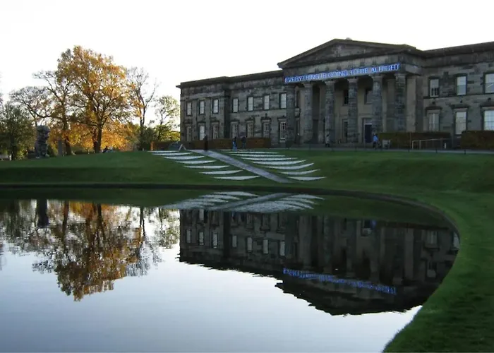 Family-friendly Flat Walkable From Princess Street דירה *