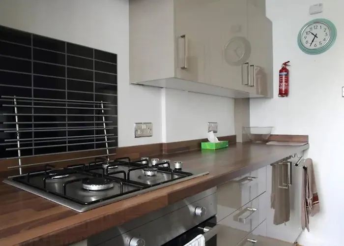 Family-friendly Flat Walkable From Princess Street