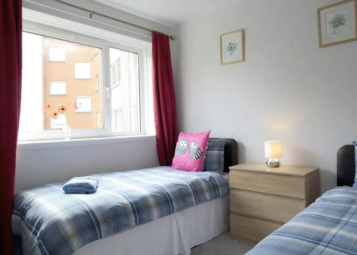 Family-friendly Flat Walkable From Princess Street Апартаменты *