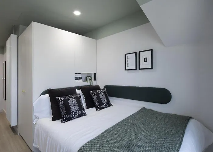 Modern With Kitchen & Ensuite In * Edinburgh