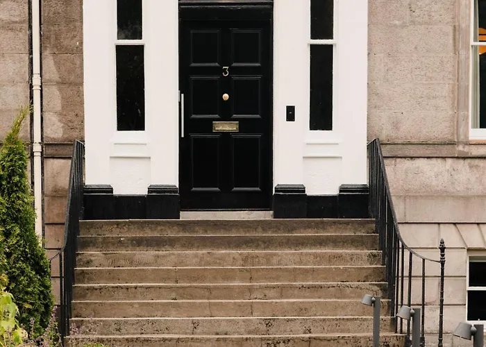 3 John's Place Townhouse 4* Edinburgh