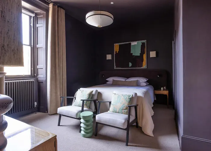 3 John's Place Townhouse 4*