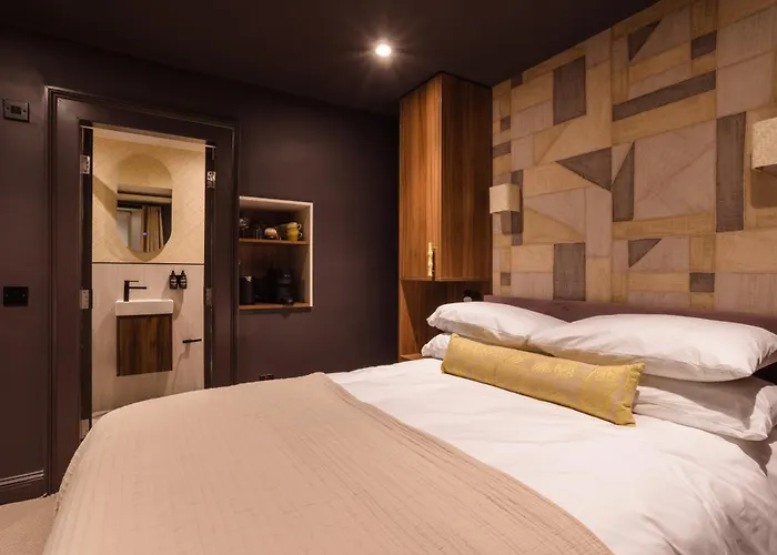 3 John's Place Townhouse Hotel