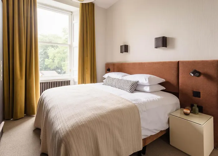 3 John's Place Townhouse 4* Edinburgh