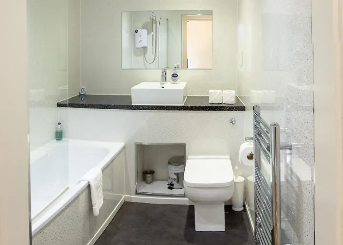 3 Bedroom With Castle Views *