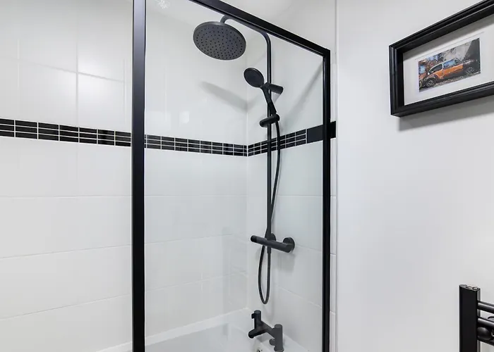 2bedroom Apartment-free Parking דירה אדינבורו