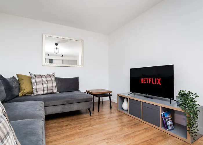 2bedroom Apartment-free Parking *