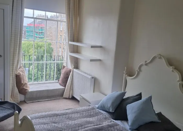 شقة 3 Double-bed Georgian In Prime Location *