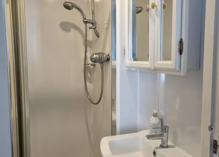 3 Double-bed Georgian In Prime Location شقة