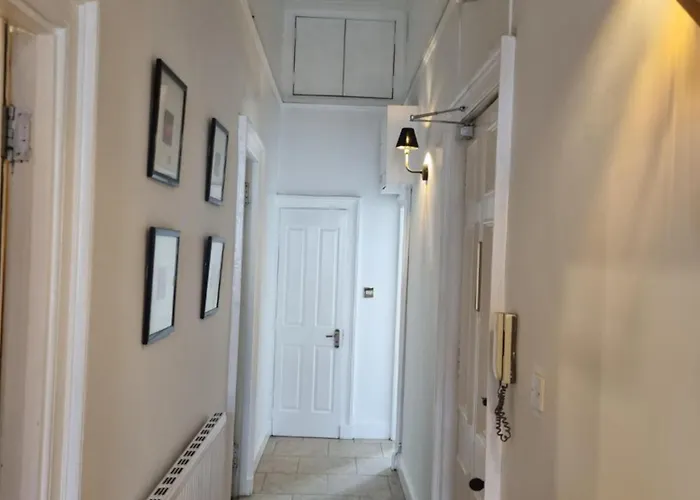 شقة 3 Double-bed Georgian In Prime Location *