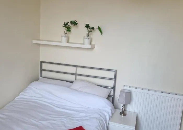 3 Double-bed Georgian In Prime Location شقة *
