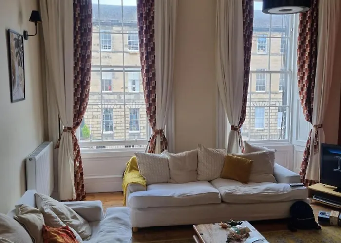 3 Double-bed Georgian In Prime Location Apartment Edinburgh