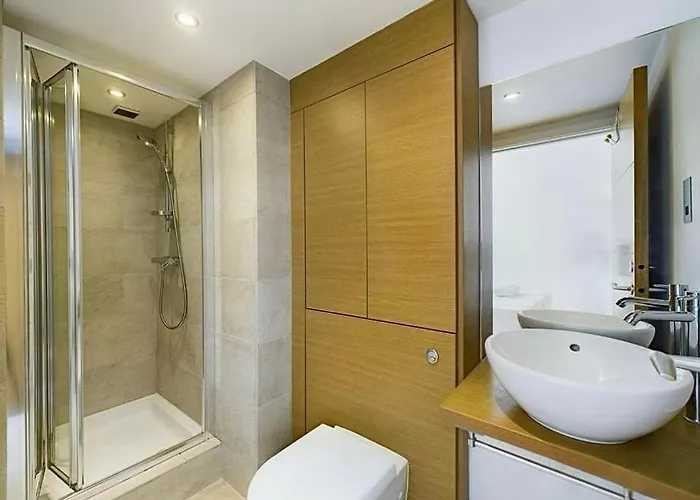 Charming Modern Central Apartment