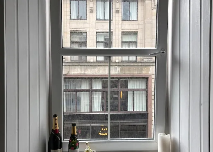 Modern One Bed Flat, Historic Old Town