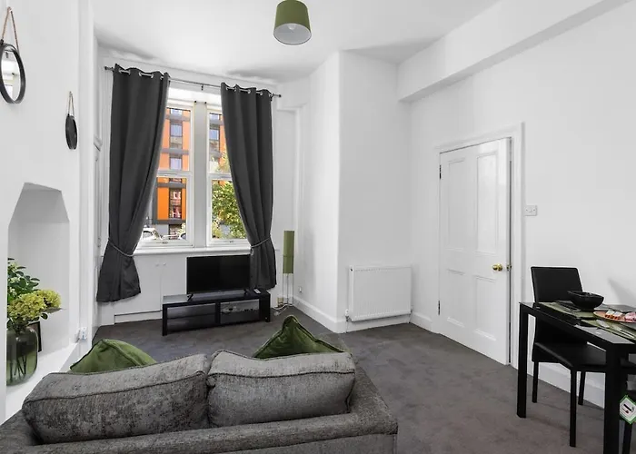 Sleek Canalside In דירה *