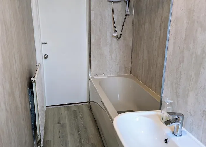 2 Bedroom Flat In דירה