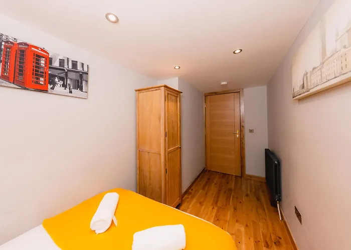 Luxurious Stockbridge On The Canal