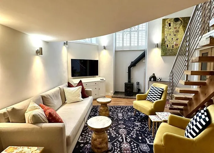 דירה Stylish 2br - Walk To Attraction