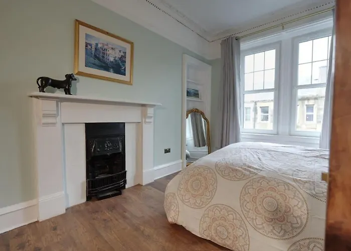 Stylish Top-floor Flat - Leith * Edinburgh