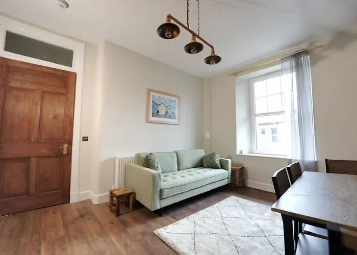 Stylish Top-floor Flat - Leith * Edinburgh