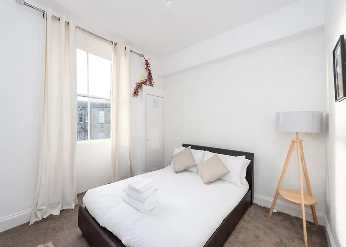 Cosy 2-bedroom Flat Close To Centre * Edinburgh