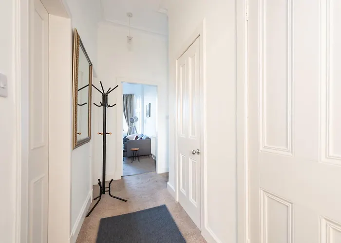 Cosy 2-bedroom Flat Close To Centre