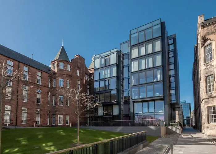Modern Stylish Quartermile Garden View Apartamento