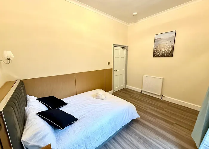 The Handy Hub Luxury Victorian - Fast Wifi & Lejlighed *