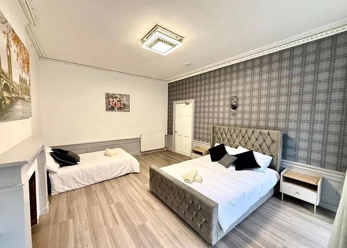 The Handy Hub Luxury Victorian - Fast Wifi & Lejlighed