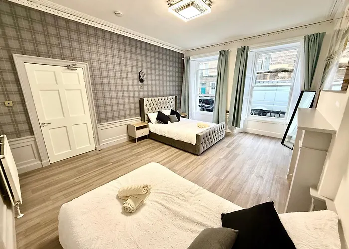 The Handy Hub Luxury Victorian - Fast Wifi & شقة